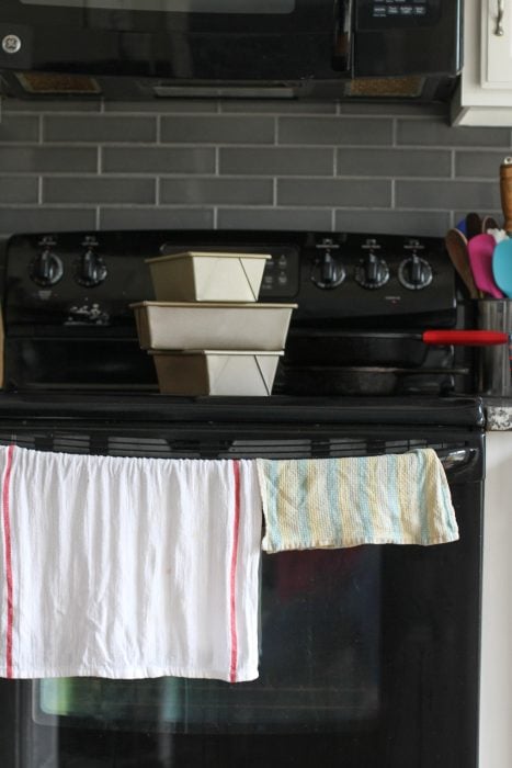 15 most asked questions about kitchen towels and where to keep them - HAPPY  SiNKS