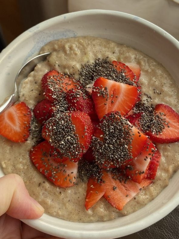 oatmeal topped with berries.